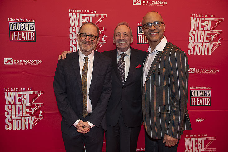 Regisseur Lonny Price, Alexander Bernstein, Choreograf Julio Monge - Weltpremiere der West Side Story Neuinszenierung in München am 16.12.2022 ©Foto: Annette Hempfling